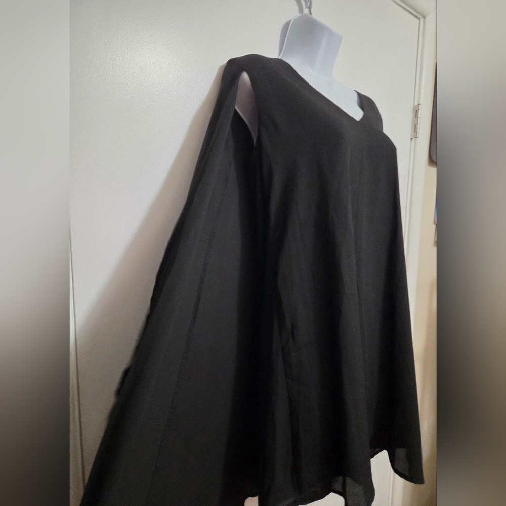 Romeo & Juliet Couture Sleeveless Top With Cape/shawl Attached Medium NWT